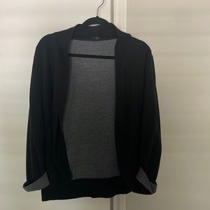 Medium black w/ gray cuffed 3/4 length sleeve lightweight sweater